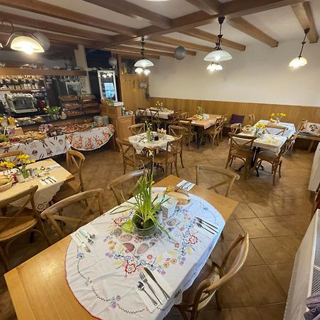 Alva Pension 2 Микулов Екстериор снимка
